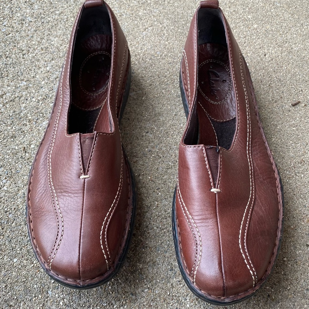 Clarks brown leather 70924 slip on women’s loafers, 7.5 M